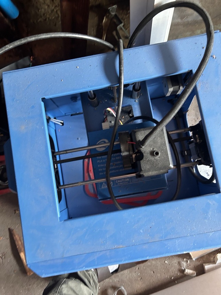 3D Printer For 300$ and It Old.