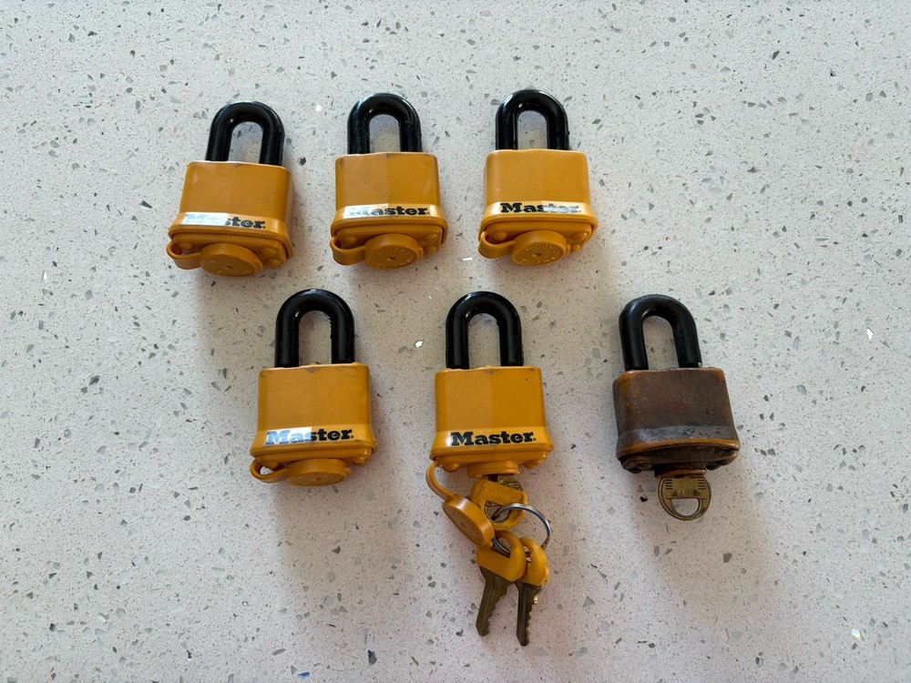 Master Locks Set Of 5 Keyed Same & 1 Additional