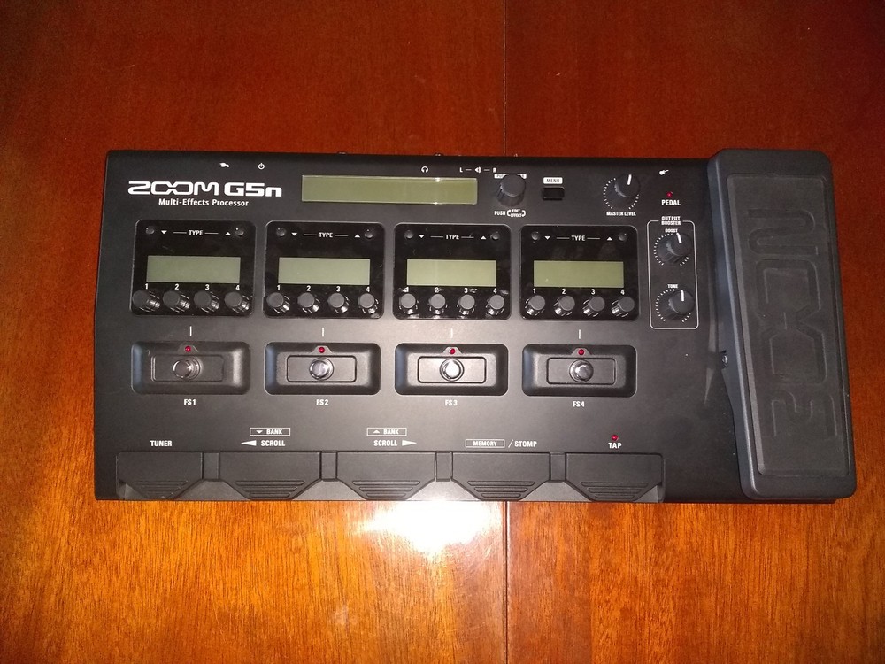 Zoom G5n Multi Effects Processor Pedal Board With Box and Extras