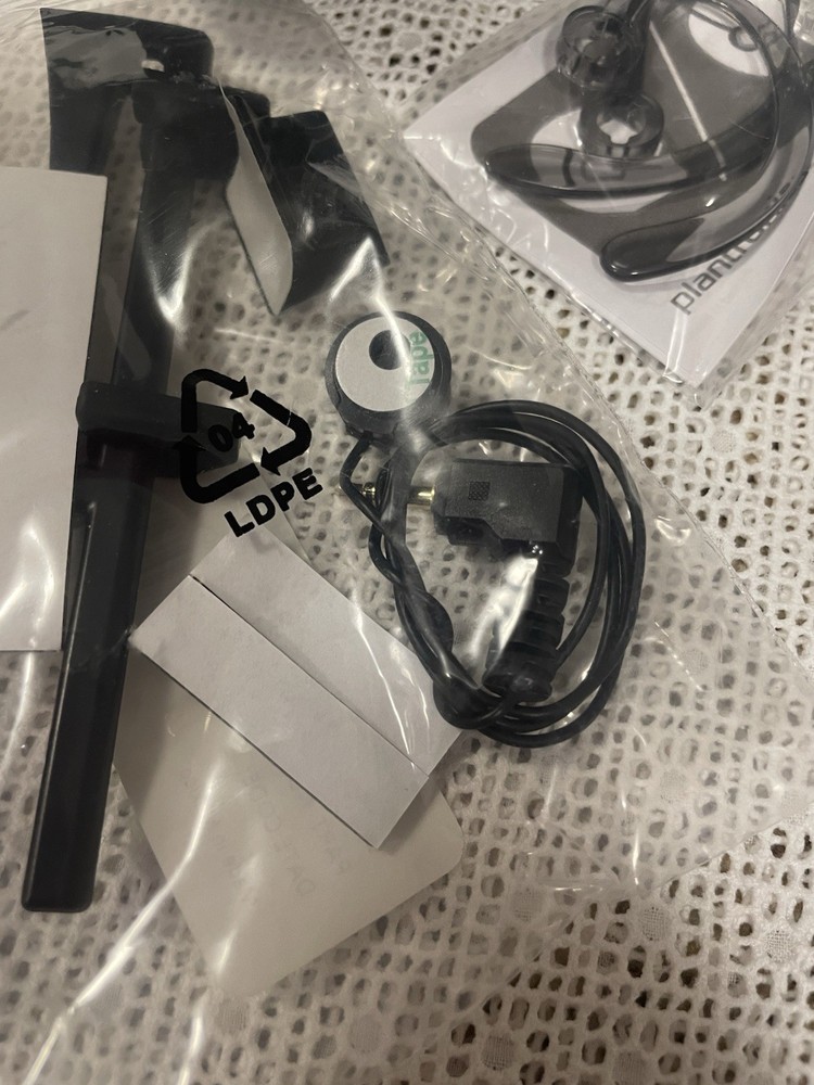 PLANTRONICS Barely Used Telephone Wireless Headset system CS540/HL10