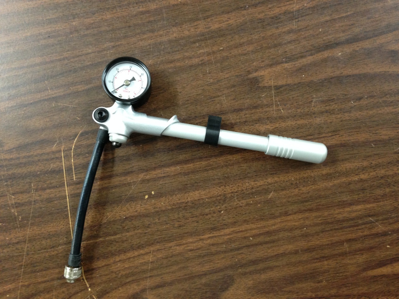 60 PSI REAR AIR SHOCK PUMP W/ METAL HANDLE FOR HARLEY DAVIDSON TOURING MODELS