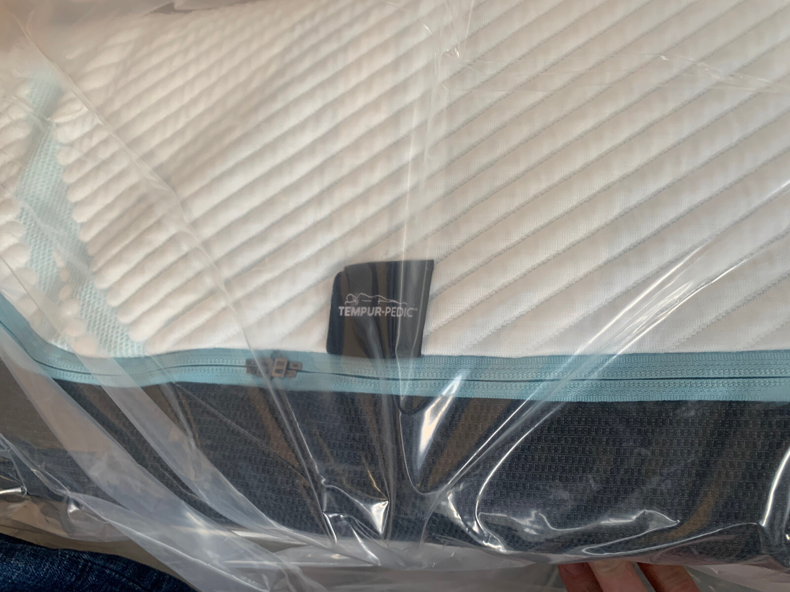 TempurPedic PRO ADAPT HYBRID MEDIUM CAL KING MATTRESS CLEARANCE FAST SHIPPING