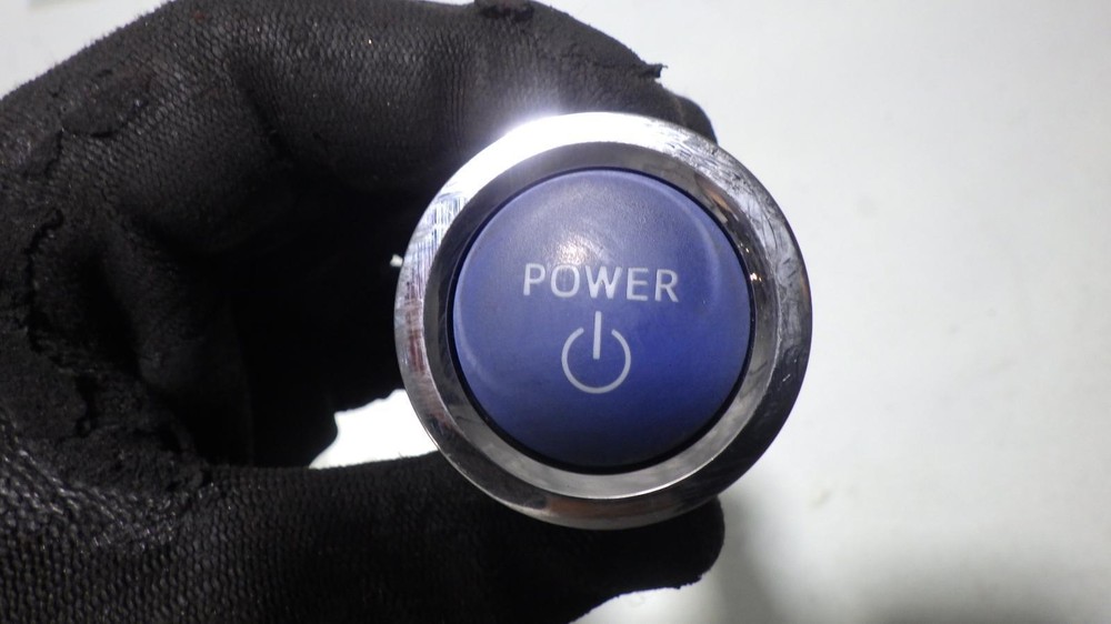 17 TOYOTA PRIUS Ignition W/Key