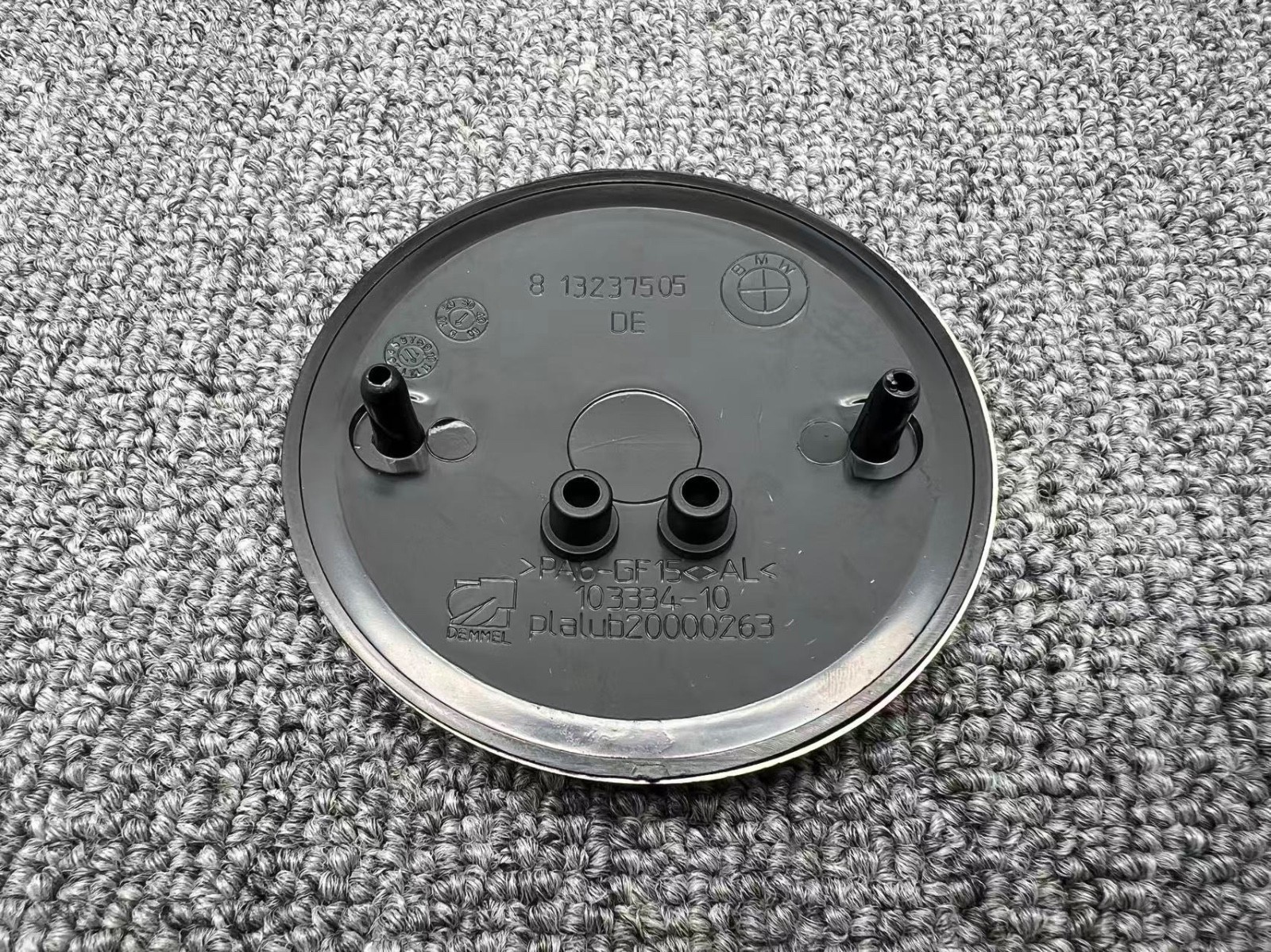 BMW Carbon Fiber Black White 82mm Front 74mm Rear Emblem Badge w/Grommets E F G