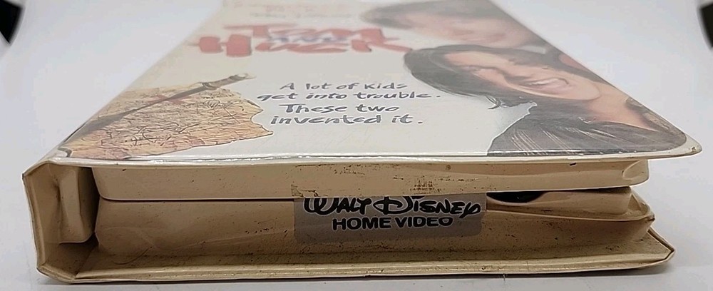 Tom and Huck (VHS, 1996, Clam Shell)