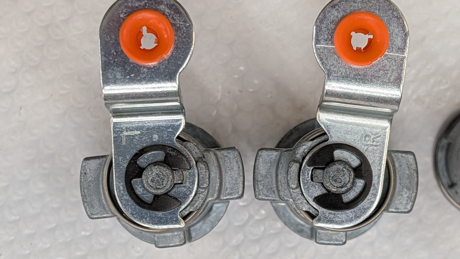 2516590C91 International Ignition Cylinder Doors & 1 Cargo Lock W Keys 4400 8600