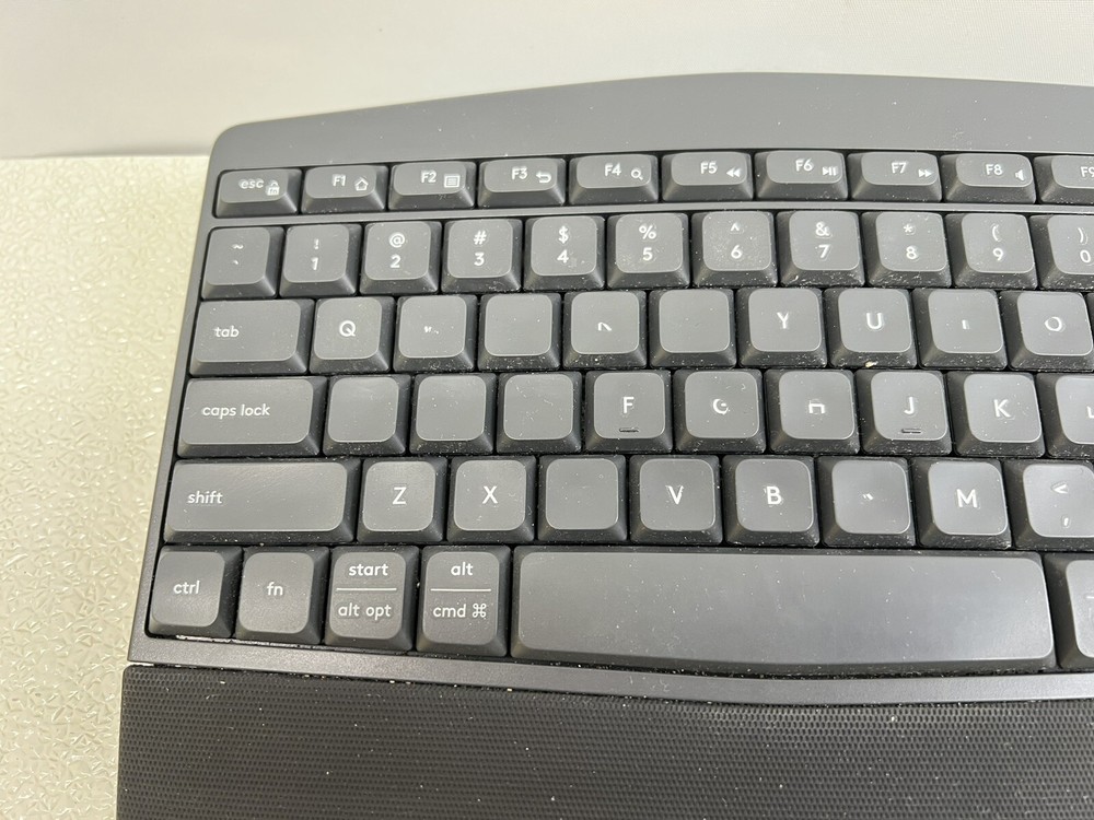 Logitech MK850 Performance Wireless Keyboard and Mouse Combo READ