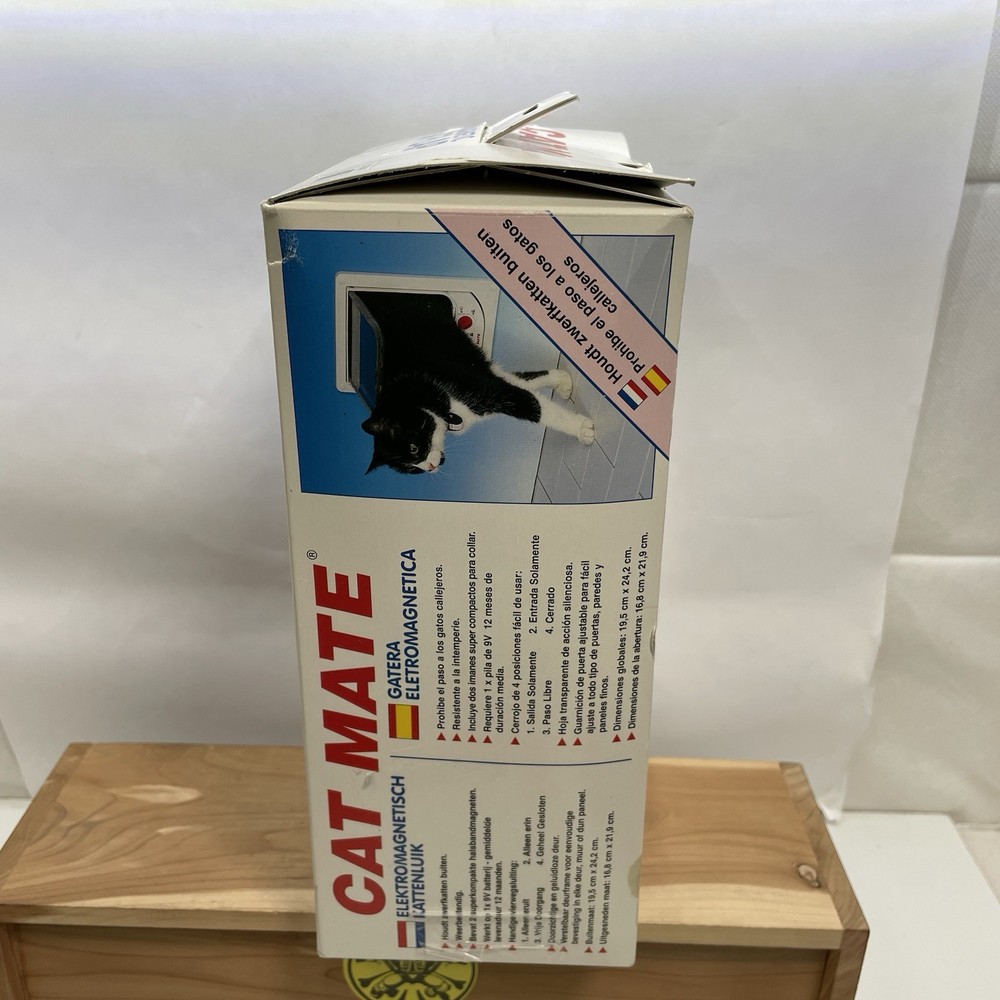Cat Mate 4-Way Electromagnetic Cat Flap with 2 Keys - White