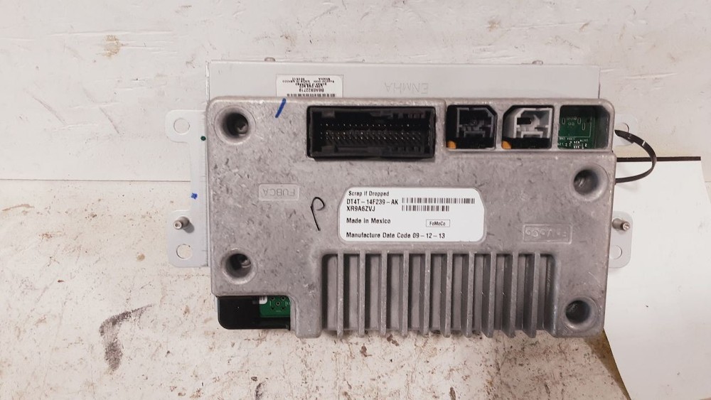 2012-2014 Ford Edge Front Center Dash Mounted 8" Touch Screen