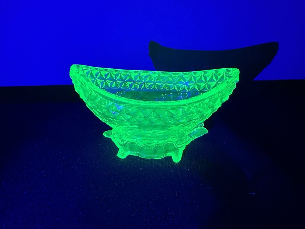 Uranium Vaseline Adams & Co  Turtle Dish