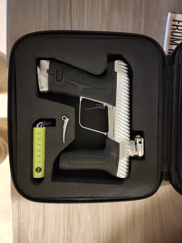 TWISTER Planet Eclipse CS3 Electronic Paintball Marker