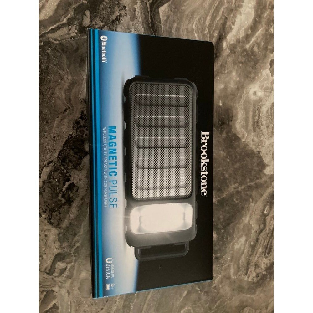 Néw sealed Bluetooth speaker with flashlight