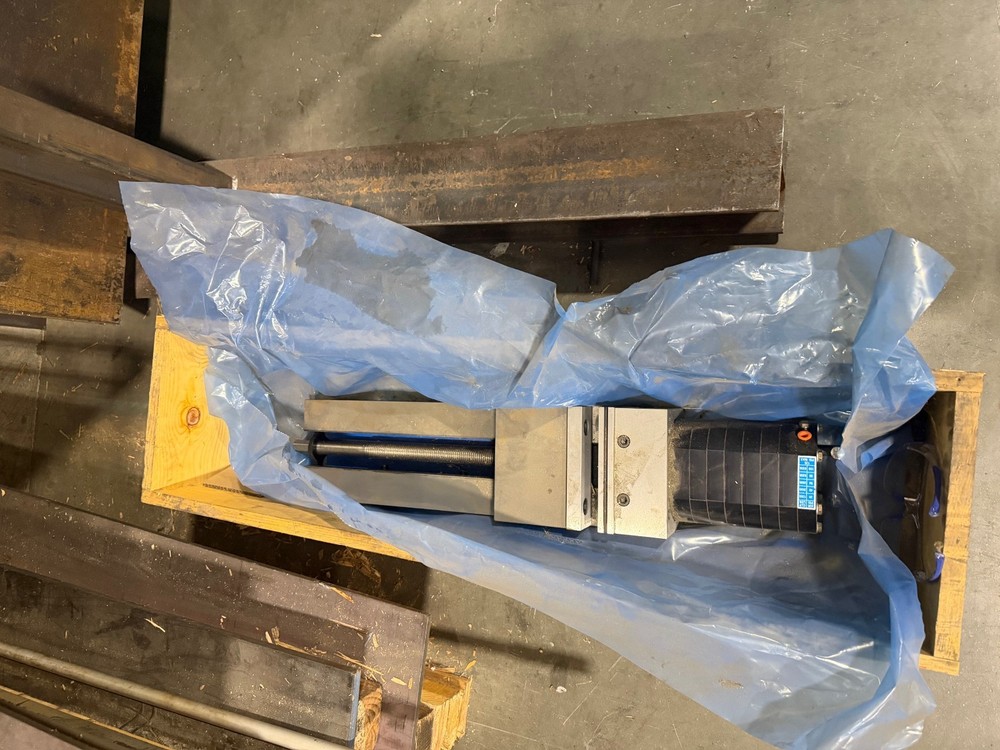 Kurt XL6A Extra Capacity Air Vise 6"
