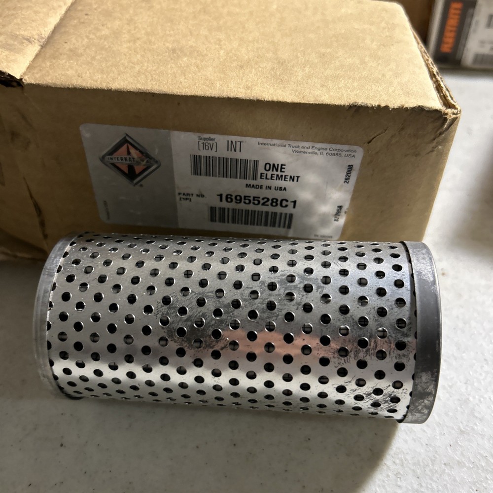 International 1695528C1 Filter Element