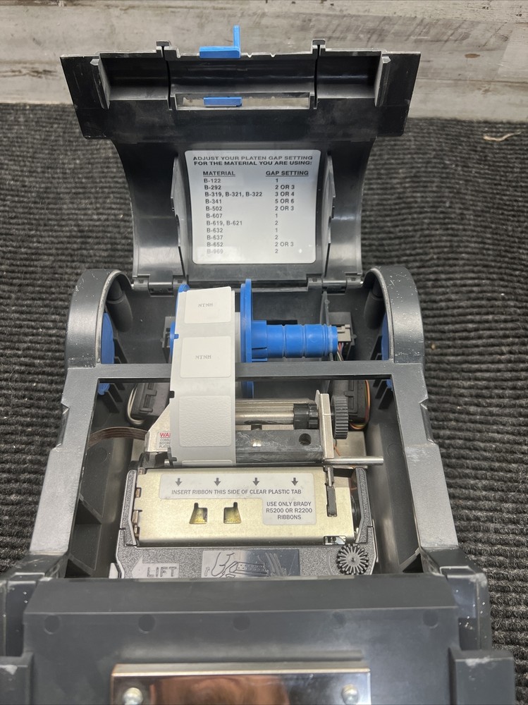Used BRADY LS2000 Labeling System With case
