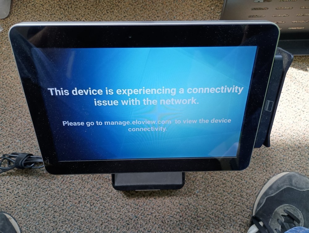 ELO E610902 w/ ET 1002L-2UWA-1-G, Stand and Bar Code Reader