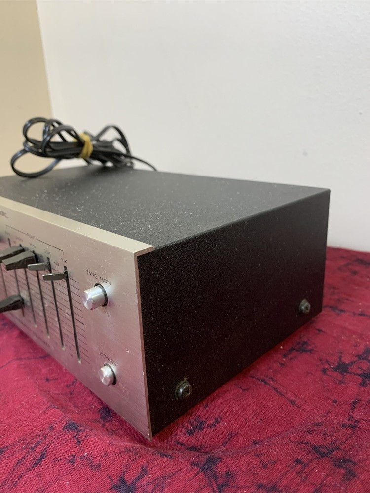 Realistic Five Band Stereo Graphic Equalizer 31-1988