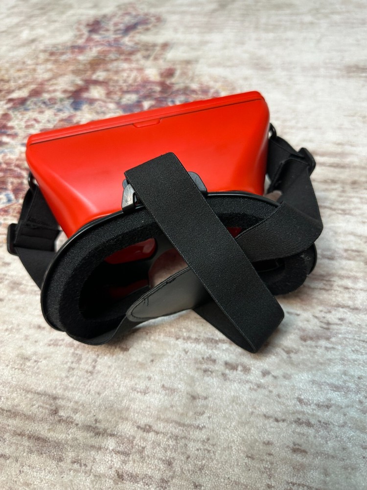 New Balance Virtual Reality Headset In Great Condition!!
