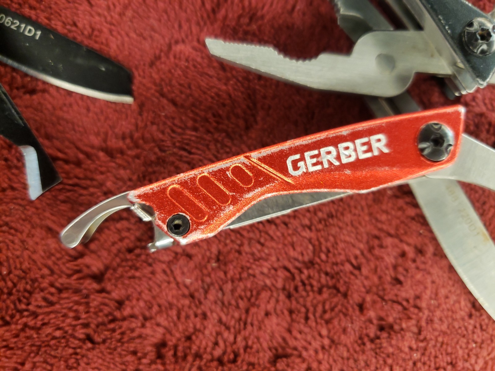 🔪🔪 Lot of 2 Gerber Multi Tool Dime multiplier Black & Red