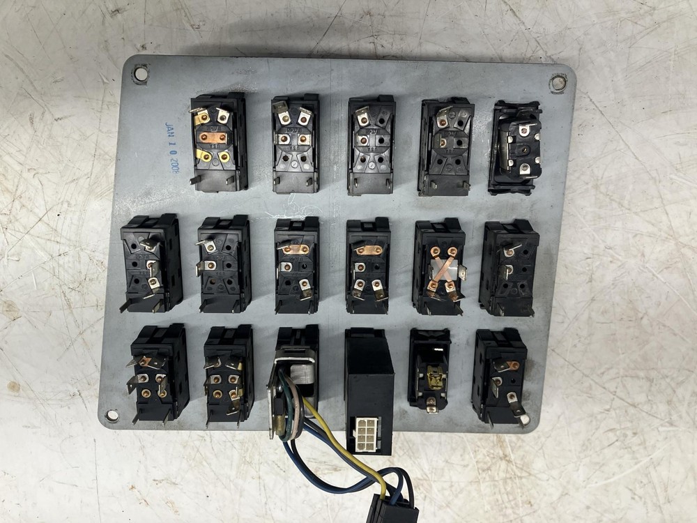 International 9400 SWITCH Dash Panel - Used