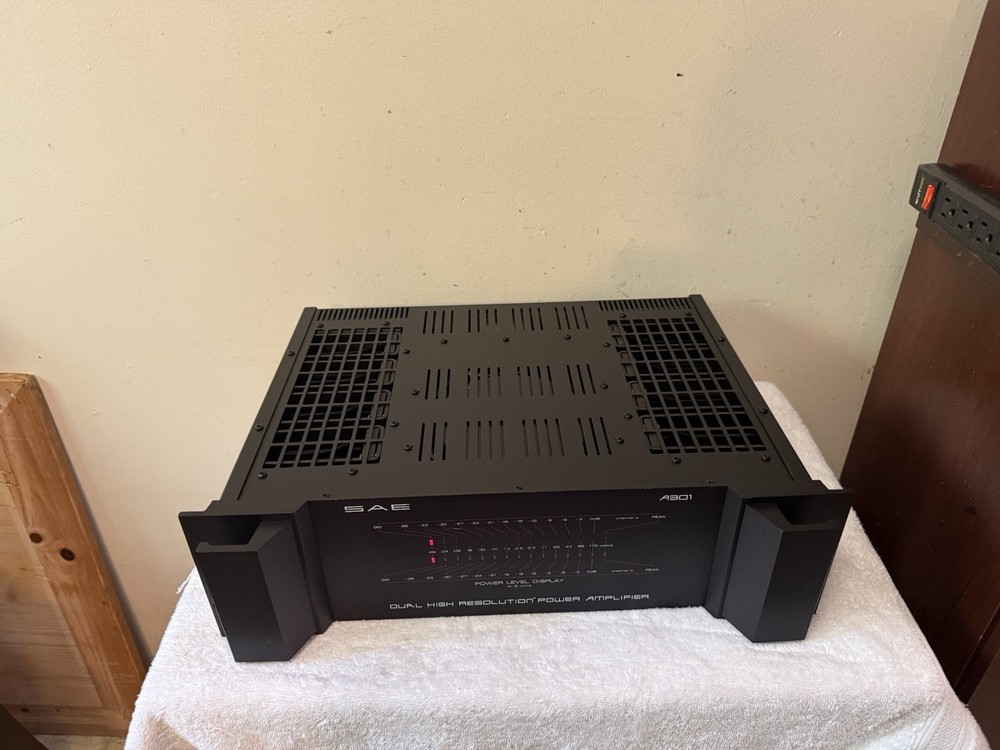 SAE A301 High Resolution amplifier