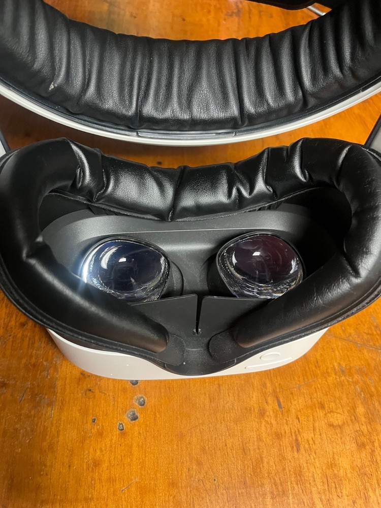 Meta Quest 3S Headset Only W/ Upgraded Battery Pack Excellent Condition