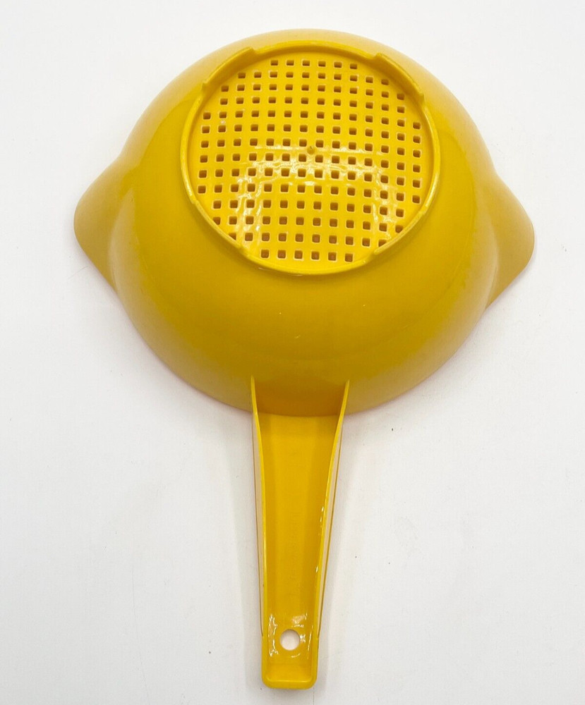Vintage Tupperware Yellow 1 quart Colander Strainer 1200