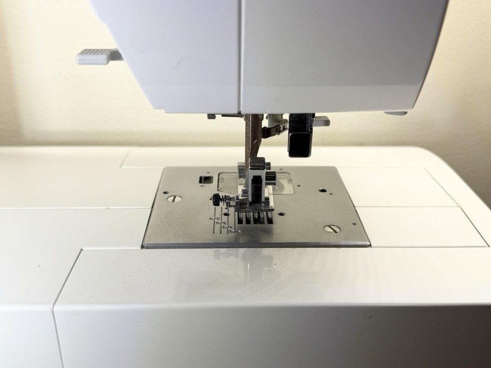 SINGER QUANTUM 9920 Sewing Machine Untested