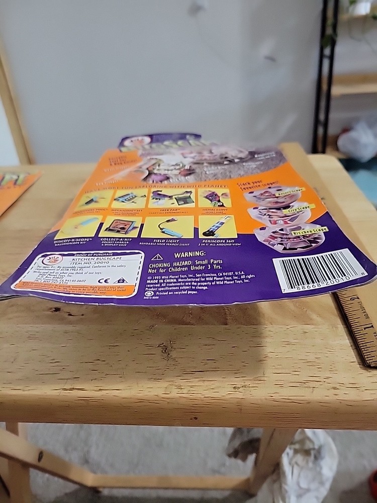Wild Planet Kitchen Bugscape Bug Hangout Portable Tool Set & Bug Guide 1995