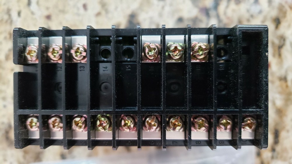 OMRON E5EN-C3MP-500 TEMPERATURE CONTROLLER MULTI-RANGE