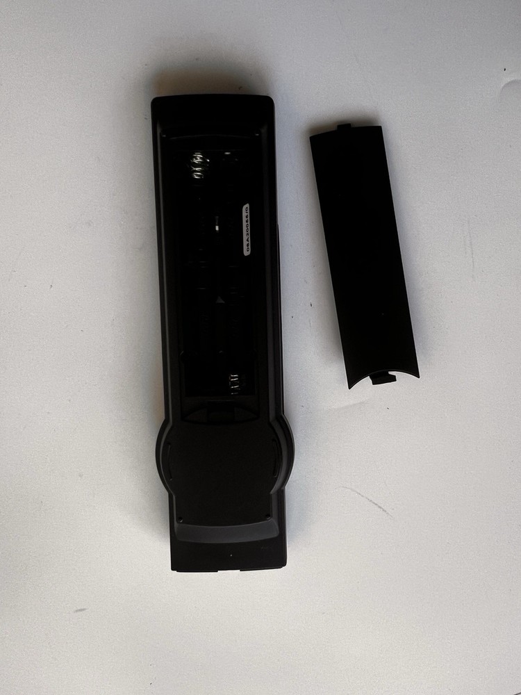 Tandberg Cisco TRC 3 Remote - Missing emitter cover- Works