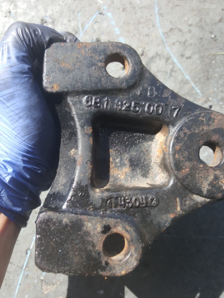 FREIGHTLINER LEAF SPRING BRACKET 6813250017