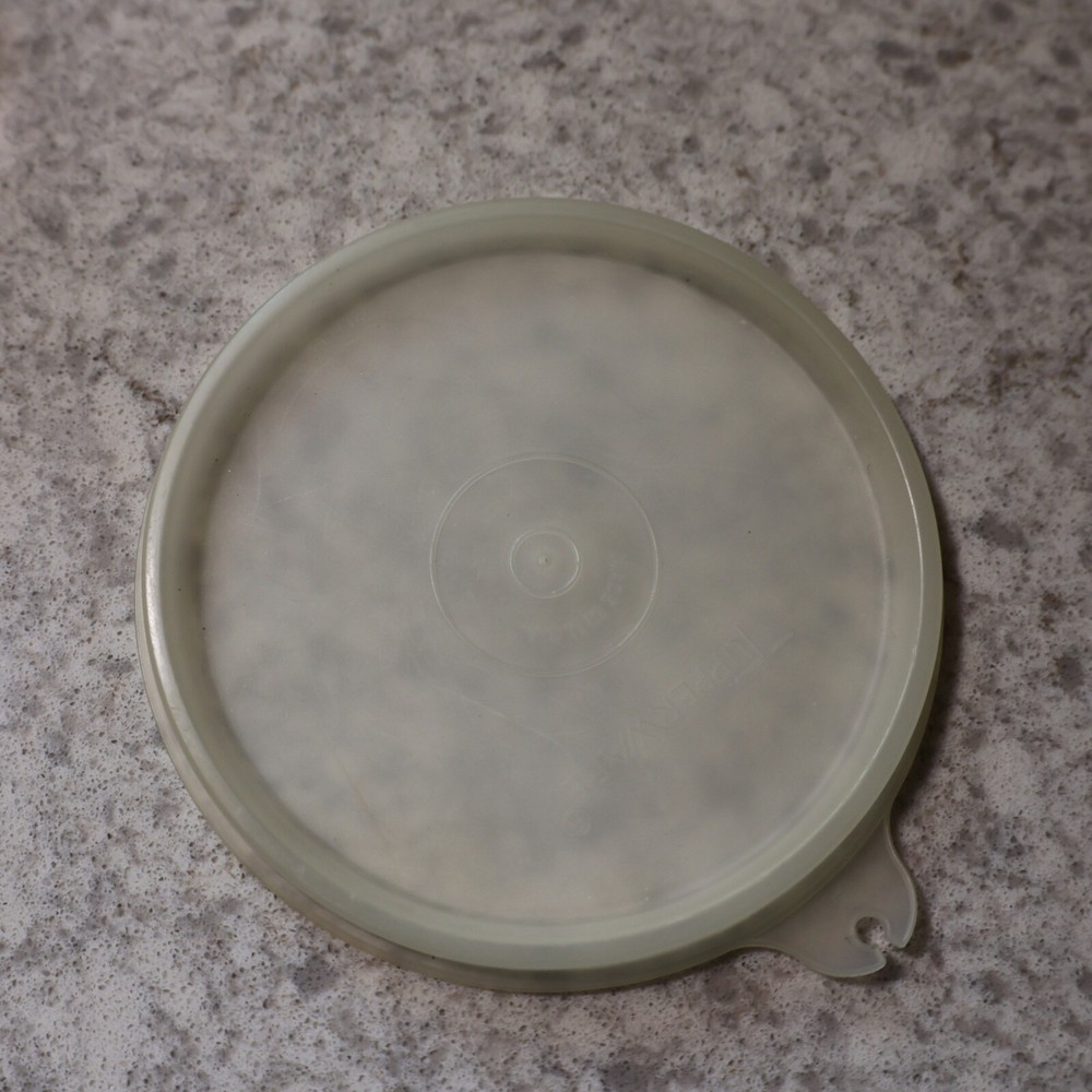 Small White Tupperware Replacement Lid 215-88