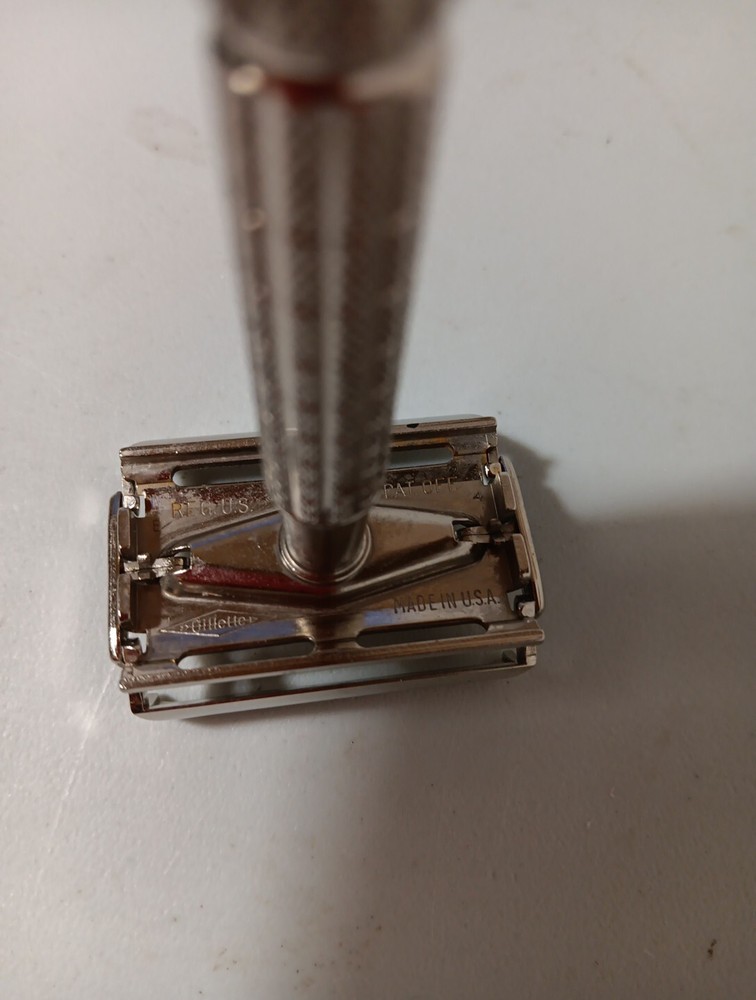 Gillette Flare Tip Double Edge Safety Razor - E 4 1959