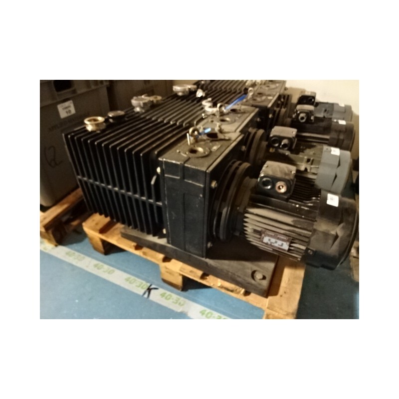 ROTARY VANE VACUUM PUMP