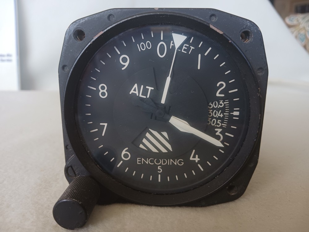 United Instruments Encoding Altimeter PN: 5035P-P23