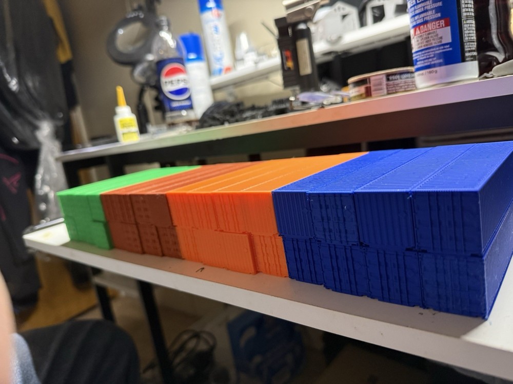 32 Ho Scale, Shipping Containers