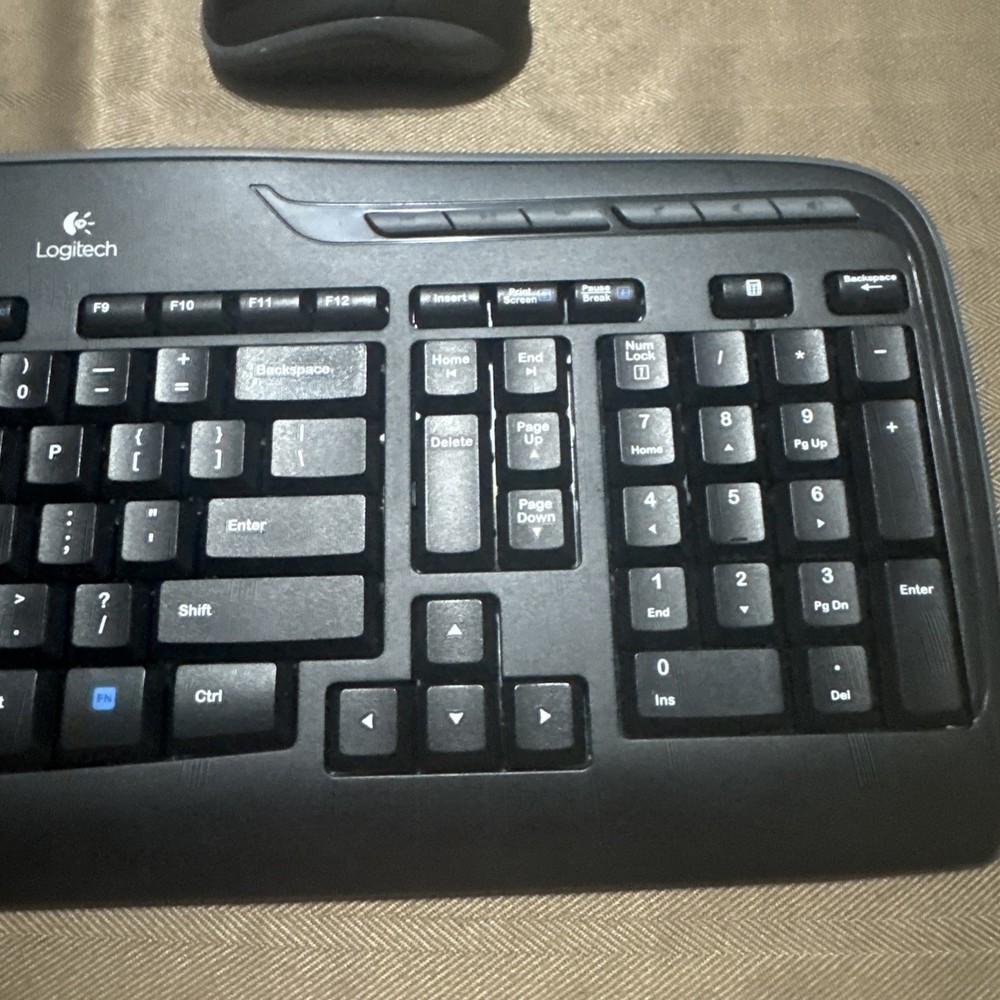 Logitech K330 Wireless Keyboard (Unifying Receiver and Mouse included)