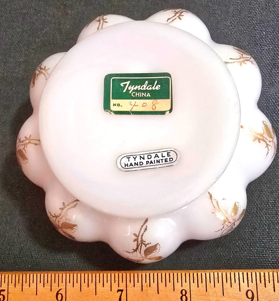 Beautiful Vintage Tyndale Bowl