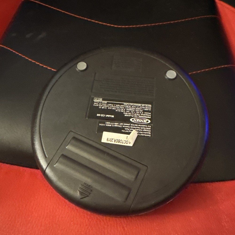 Jensen untested Personal CD player Model CD-60 No Ac Adapter / cord