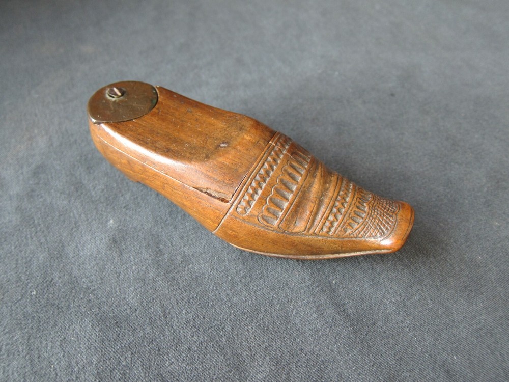 Antique 19th century treen shoe snuffbox with locking system