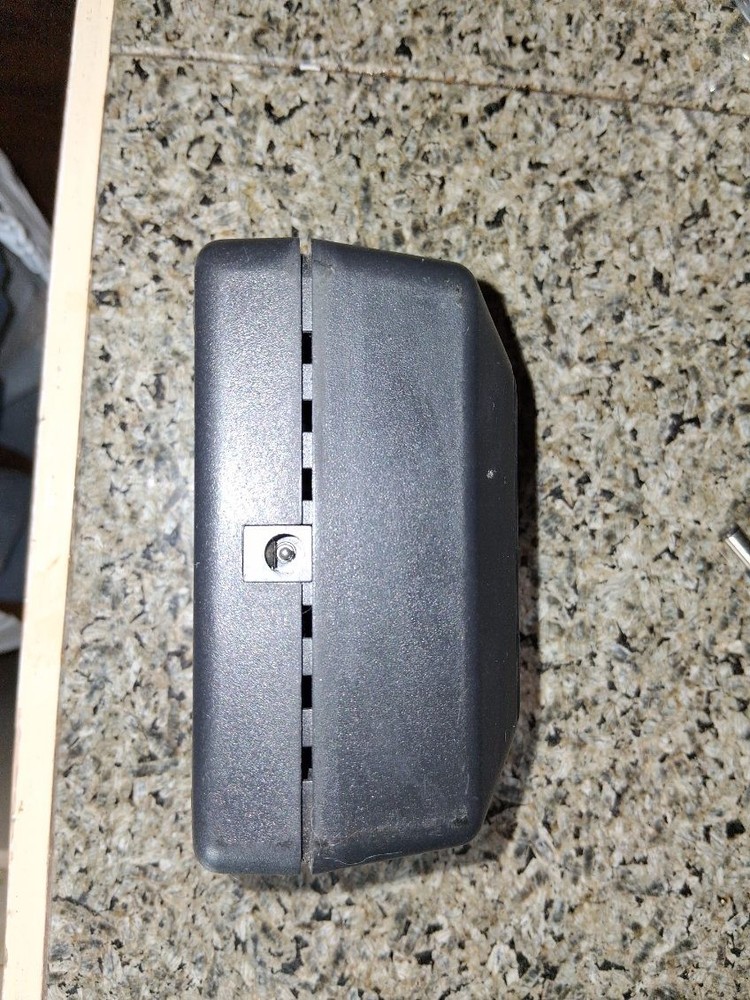 FLUKE BC7217 BATTERY CHARGER