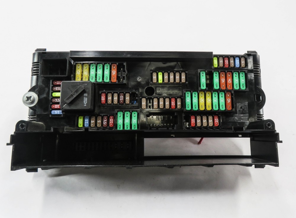 2015 BMW 535D (F10) FRONT POWER DISTRIBUTON FUSE BOX