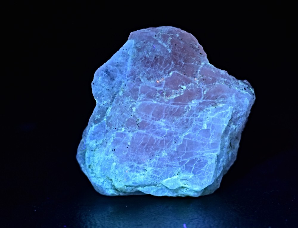 Fluorescent Highly & long Lasting Phosphorescent Hackmanite 27 Carat