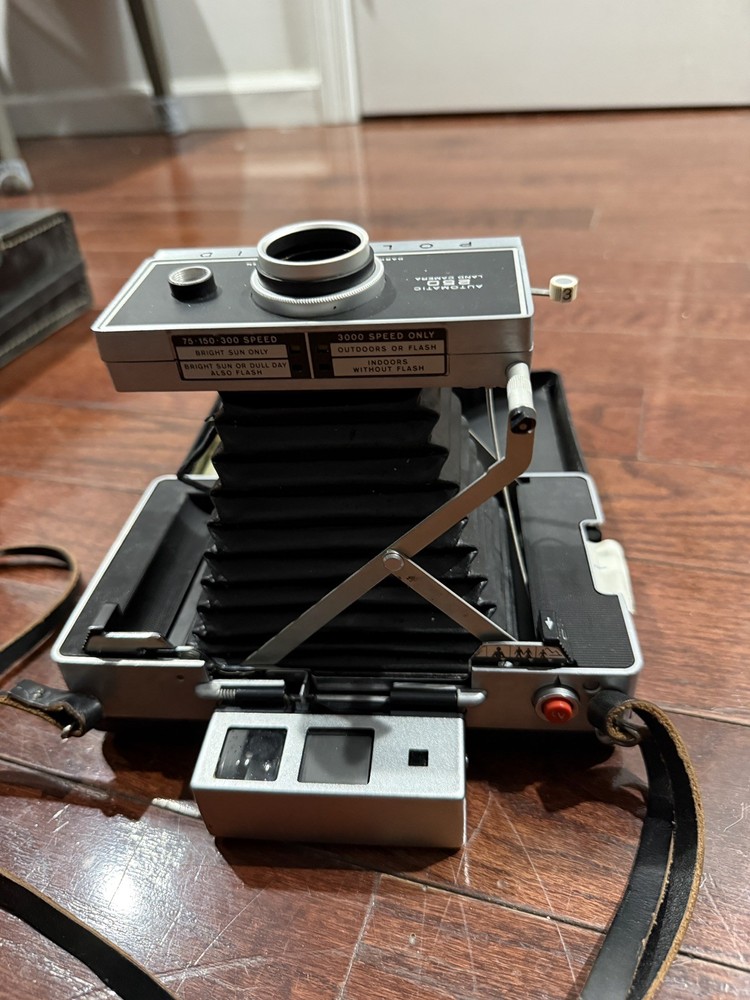 Polaroid Automatic 250 Land Camera (Folding Bellows Camera)