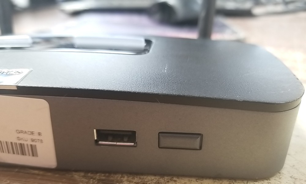 Barco ClickShare R9861008 Wireless Presentation System. *READ⬇️*