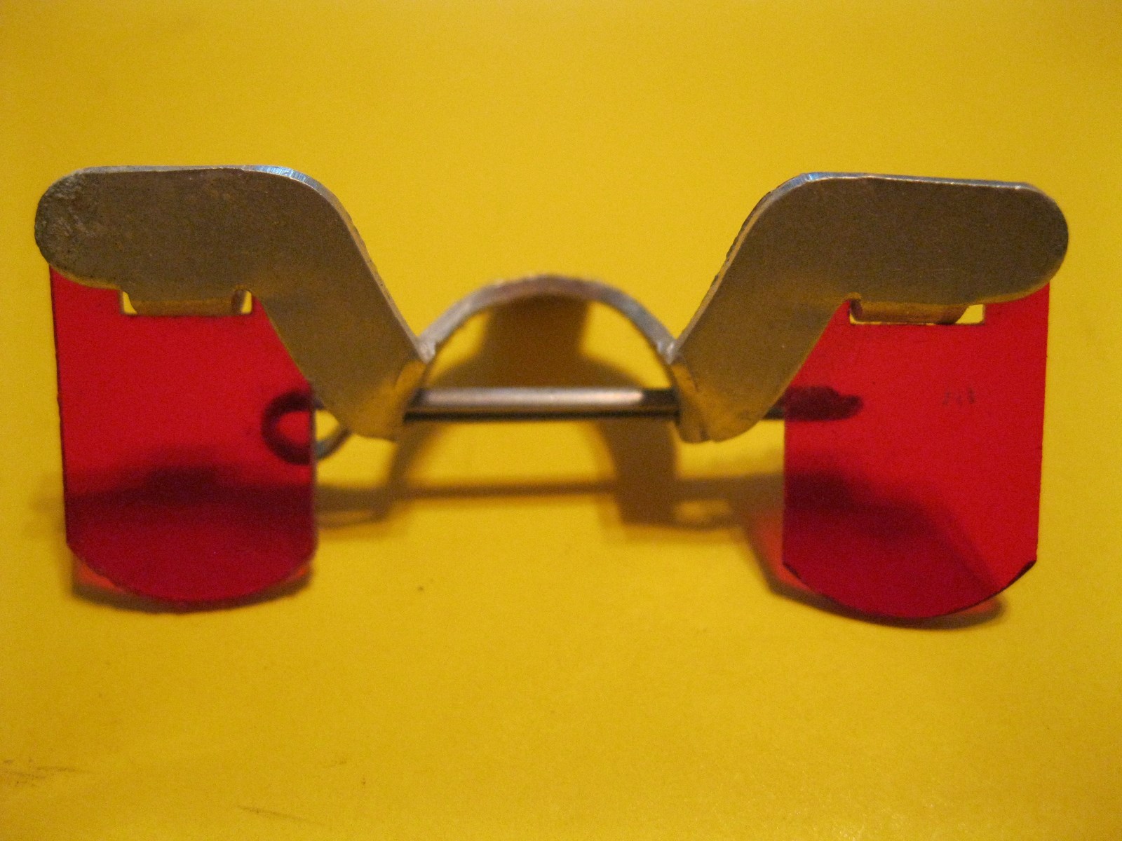 VINTAGE 1940's CHICKEN POULTRY RED GLASSES & PIN ANTI-PIX NATIONAL BAND & TAG CO