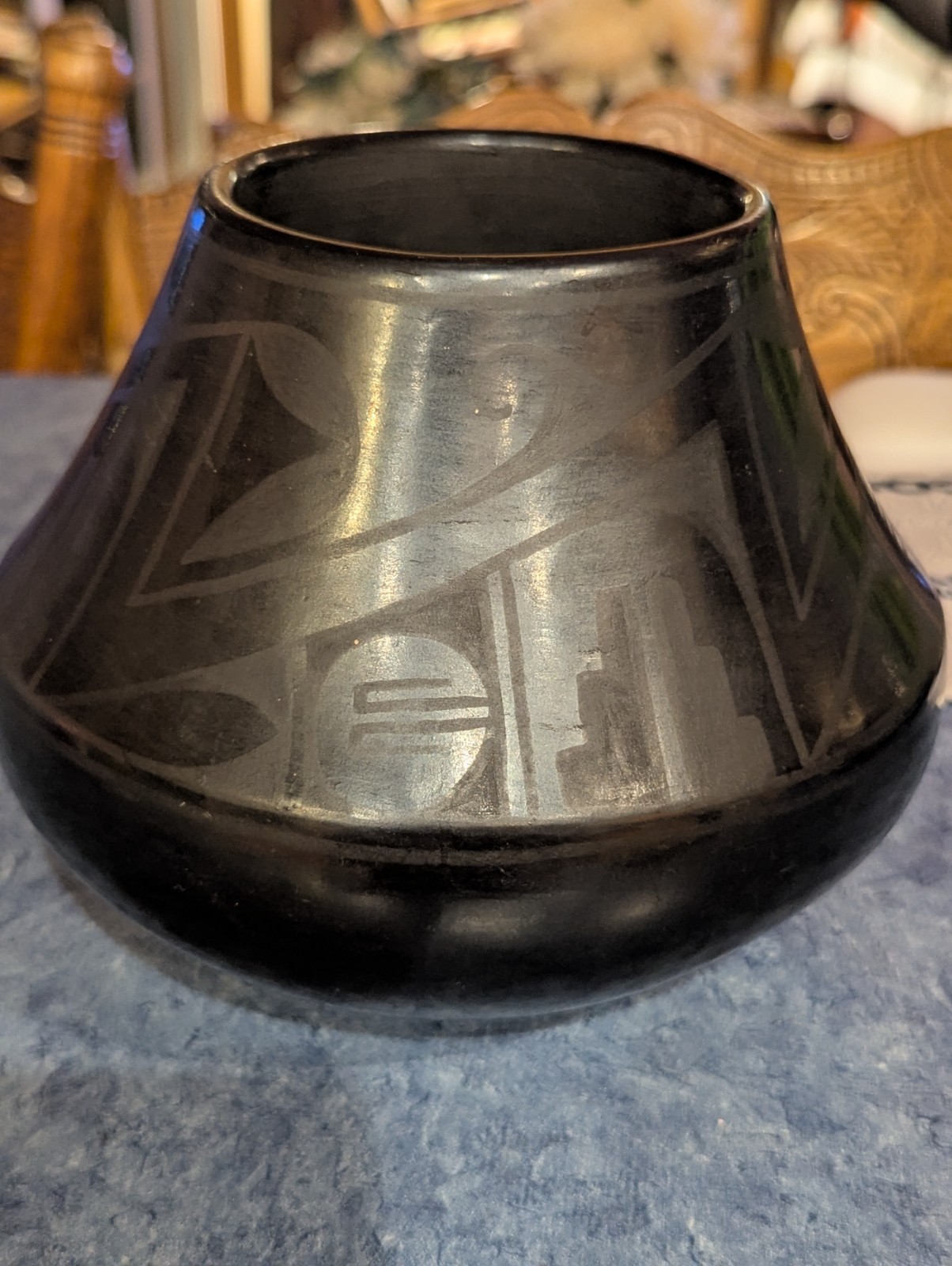DESIDERIA MONTOYA SANCHEZ SAN IDELFONSO PUEBLO POTTERY BLACK JAR/POT 5 1/2" x 8"