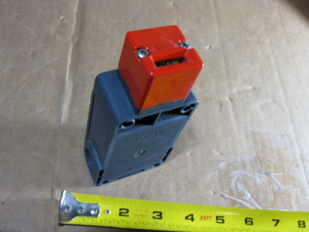 Pizzato FS 2896E024 Safety Switch