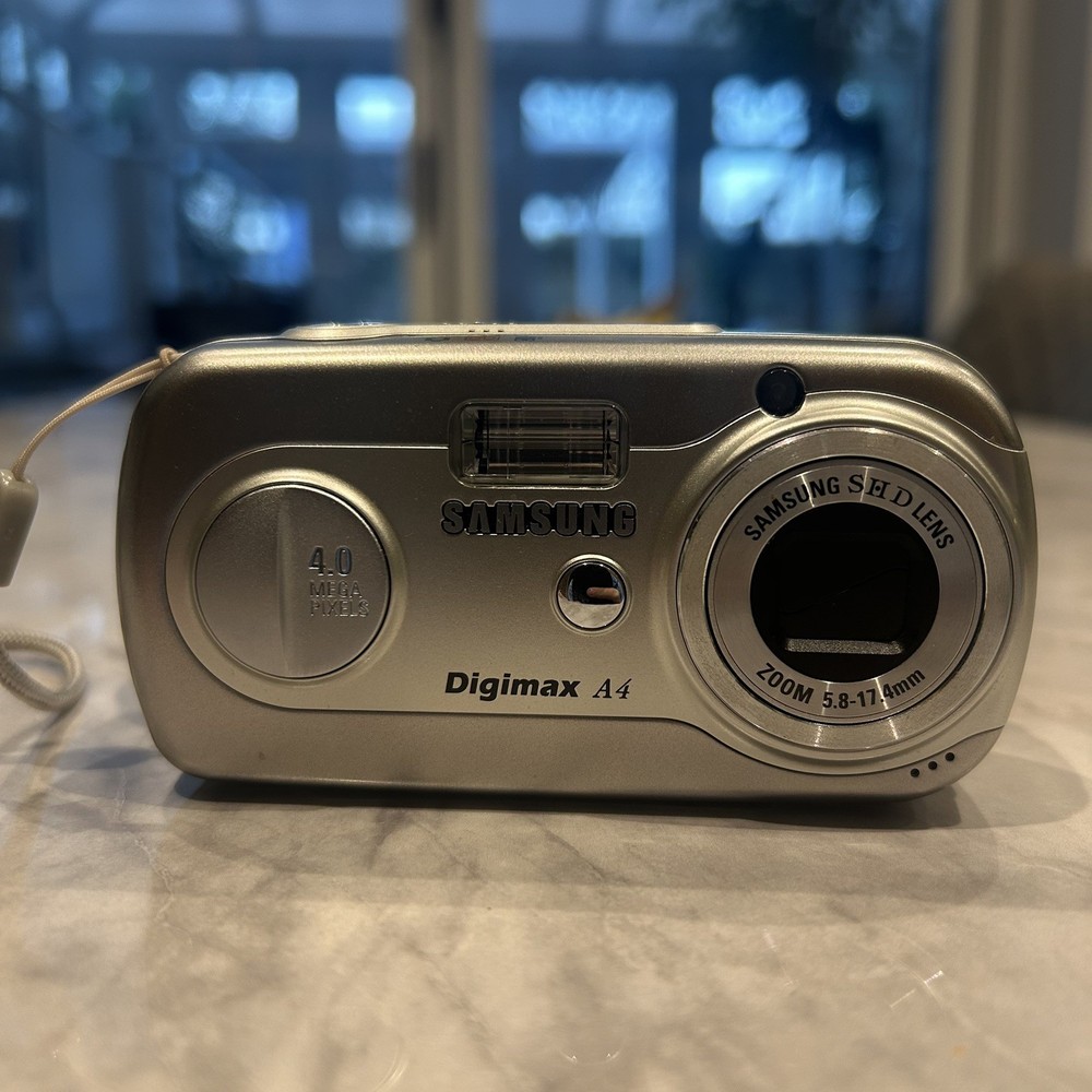 Samsung Digimax A4 4.0MP Digital Camera - Silver rfA2